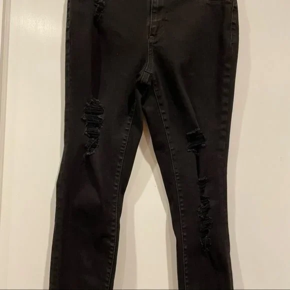 Universal Thread Distressed Skinny Jeans - Size 4/27R - Picture 6 of 8